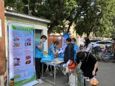 黄贝街道开展食品安全科普宣传进集贸市场活动，守护居民“舌尖安全”